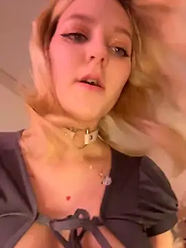 Crystal Neko online show from November 2025 03:16:01 PM