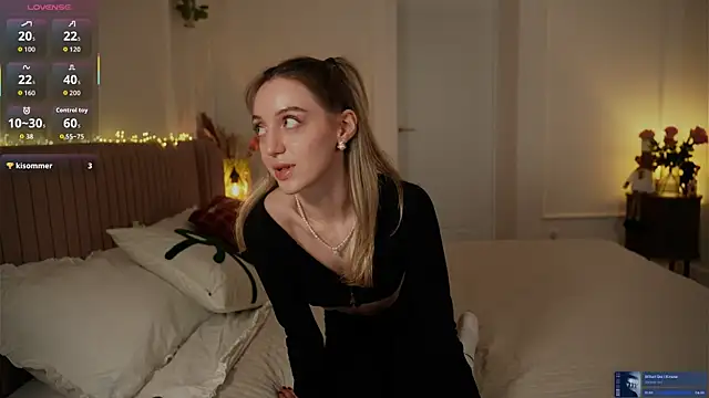 Snapshot of SophieBelll chatting on December 2025 11:50:01 AM SophieBelll online show from December 2025 11:50:01 AM