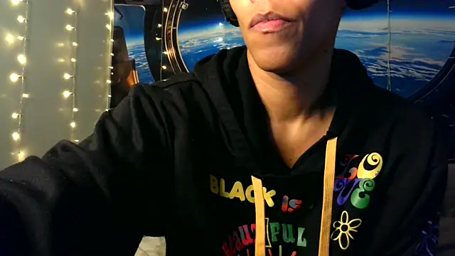 Snapshot of MrsToniTone chatting on December 2025 04:36:01 PM MrsToniTone online show from December 2025 04:36:01 PM