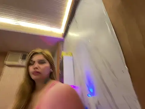 MissFlammarah online show from November 2025 02:33:01 AM