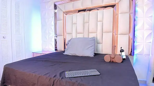 Snapshot of Sarah_Adamss chatting on November 2025 12:27:02 PM Sarah Adamss online show from November 2025 12:27:02 PM