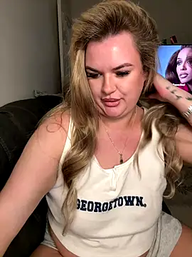 Snapshot of MrsBlazeXX chatting on October 2025 11:39:01 PM MrsBlazeXX online show from October 2025 11:39:01 PM