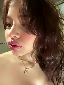 Mia Valmont online show from December 2025 01:37:02 PM