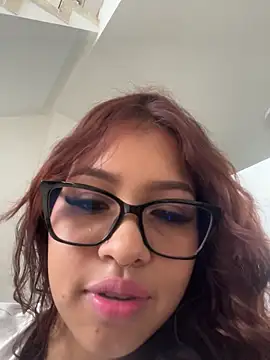 Mia Valmont online show from December 2025 09:01:01 PM