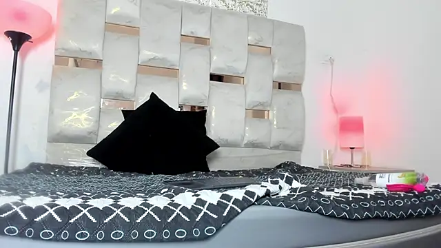 Snapshot of Nyra_18 chatting on November 2025 08:13:02 AM Nyra 18 online show from November 2025 08:13:02 AM