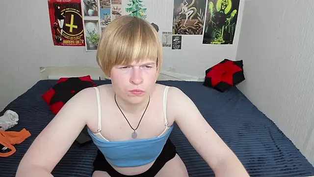 Snapshot of Cattie_w_ chatting on May 2026 01:03:01 AM Cattie w online show from May 2026 01:03:01 AM
