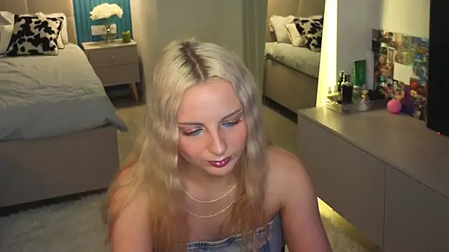 Snapshot of Naymoria chatting on July 2026 03:07:02 PM Naymoria online show from July 2026 03:07:02 PM