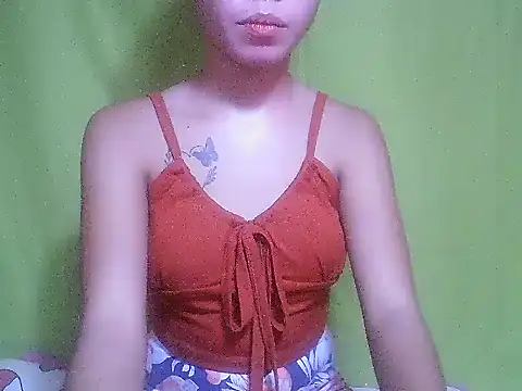 Snapshot of SweetPussie18x chatting on November 2025 02:13:01 AM SweetPussie18x online show from November 2025 02:13:01 AM