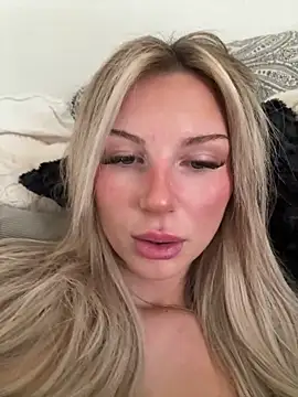 Snapshot of blondeeee chatting on April 2026 04:09:02 PM blondeeee online show from April 2026 04:09:02 PM