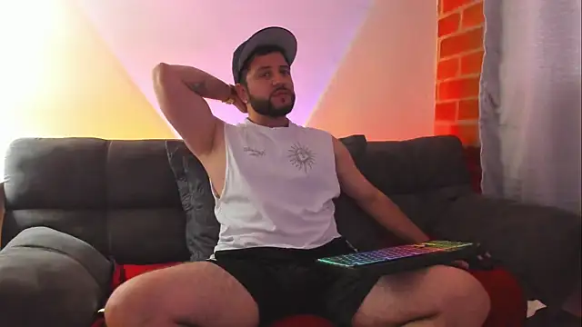 Snapshot of TomSloam chatting on October 2025 05:45:01 PM TomSloam online show from October 2025 05:45:01 PM