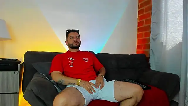 Snapshot of TomSloam chatting on October 2025 01:45:02 PM TomSloam online show from October 2025 01:45:02 PM