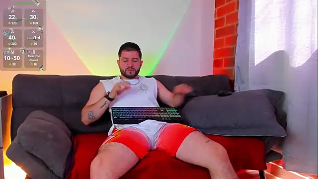 Snapshot of TomSloam chatting on October 2025 01:45:01 PM TomSloam online show from October 2025 01:45:01 PM