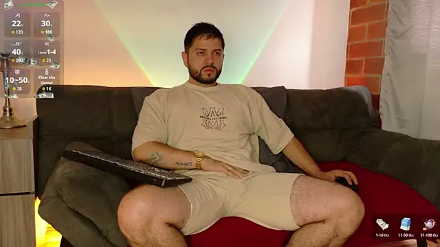 Snapshot of TomSloam chatting on October 2025 01:18:02 PM TomSloam online show from October 2025 01:18:02 PM