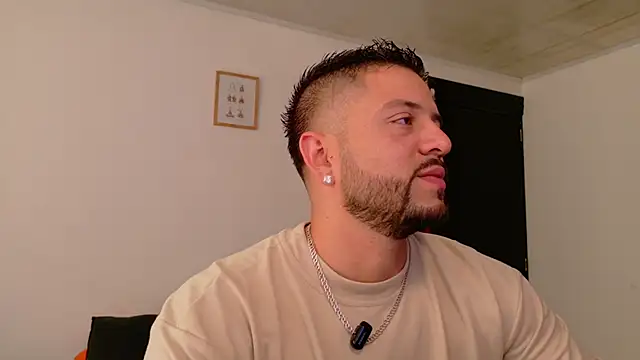 Snapshot of TomSloam chatting on November 2025 05:59:01 PM TomSloam online show from November 2025 05:59:01 PM