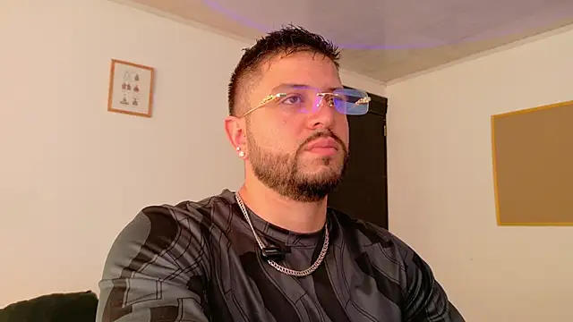 Snapshot of TomSloam chatting on December 2025 03:06:01 PM TomSloam online show from December 2025 03:06:01 PM