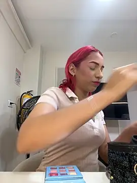 Snapshot of theladymonserrateshow chatting on November 2025 12:05:02 PM theladymonserrateshow online show from November 2025 12:05:02 PM