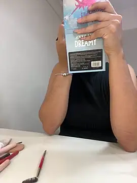 Snapshot of theladymonserrateshow chatting on November 2025 12:00:02 PM theladymonserrateshow online show from November 2025 12:00:02 PM