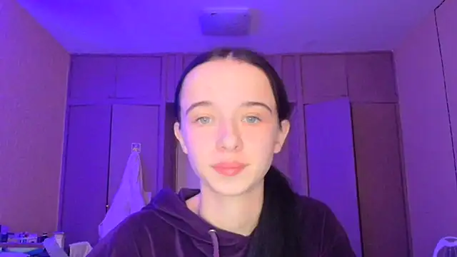 Emilia Light online show from November 2025 06:45:01 AM