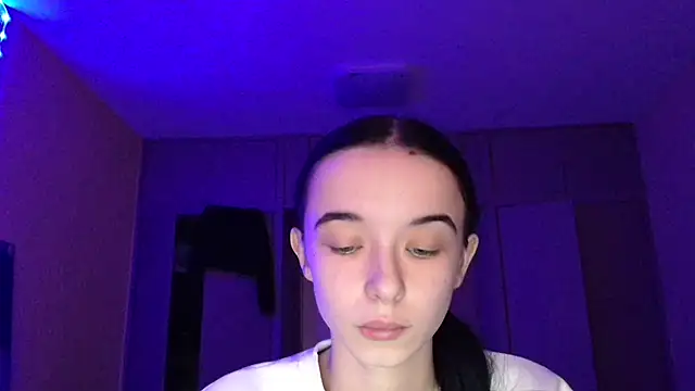 Emilia Light online show from November 2025 06:23:01 AM