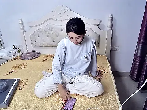 Snapshot of GrungyGooney chatting on April 2026 10:15:02 AM GrungyGooney online show from April 2026 10:15:02 AM