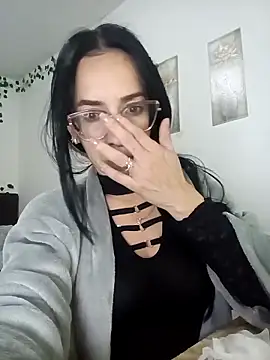 Snapshot of YaraDuartee chatting on November 2025 11:29:01 PM YaraDuartee online show from November 2025 11:29:01 PM