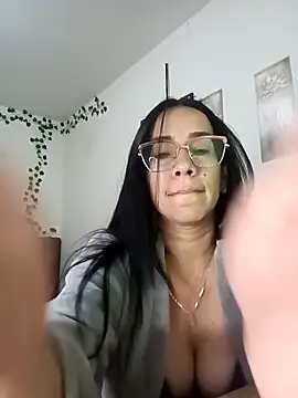 Snapshot of YaraDuartee chatting on December 2025 01:32:01 AM YaraDuartee online show from December 2025 01:32:01 AM