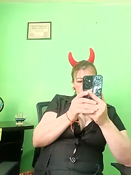 Snapshot of VANESSA__01 chatting on November 2025 02:08:02 PM VANESSA 01 online show from November 2025 02:08:02 PM