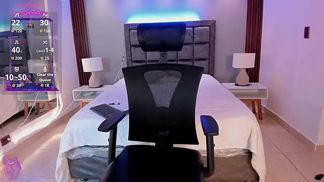 Caroline Millerr online show from November 2025 09:02:01 PM