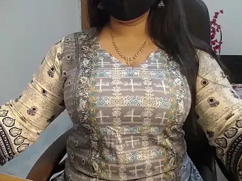 Queen Homaira online show from November 2025 03:38:01 AM