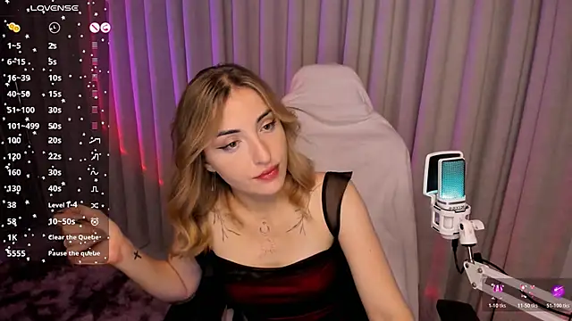 AmyVilvet  online show from February 2026 11:12:01 PM