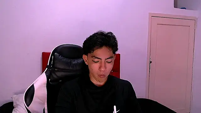 Snapshot of RomeoMillerr chatting on November 2025 07:24:02 PM RomeoMillerr online show from November 2025 07:24:02 PM