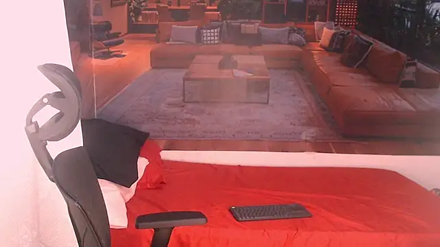 Snapshot of RomeoMillerr chatting on December 2025 07:01:02 PM RomeoMillerr online show from December 2025 07:01:02 PM