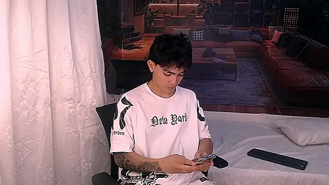 Snapshot of RomeoMillerr chatting on December 2025 07:21:01 PM RomeoMillerr online show from December 2025 07:21:01 PM