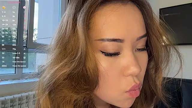 Ur neighbor Kira online show from April 2026 01:23:01 PM