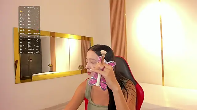 Snapshot of EmmiHops chatting on November 2025 12:38:01 PM EmmiHops online show from November 2025 12:38:01 PM