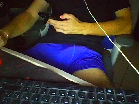 Snapshot of AlbertoRuiz086 chatting on October 2025 06:57:01 AM AlbertoRuiz086 online show from October 2025 06:57:01 AM