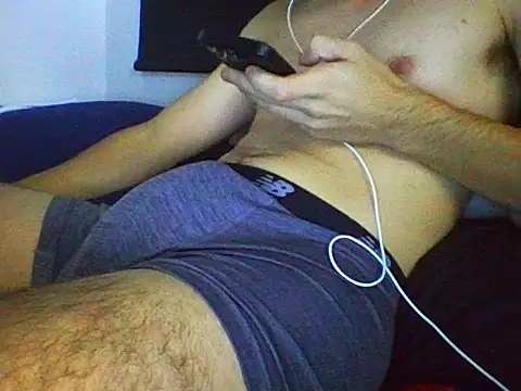 Snapshot of AlbertoRuiz086 chatting on October 2025 06:14:02 AM AlbertoRuiz086 online show from October 2025 06:14:02 AM