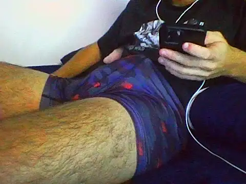 Snapshot of AlbertoRuiz086 chatting on October 2025 07:34:02 AM AlbertoRuiz086 online show from October 2025 07:34:02 AM