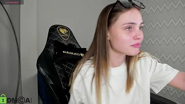 KarinaBroks online show from November 2025 02:06:01 PM