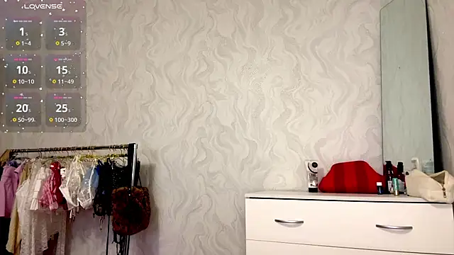 Snapshot of LindyEckland chatting on October 2025 12:19:01 PM LindyEckland online show from October 2025 12:19:01 PM