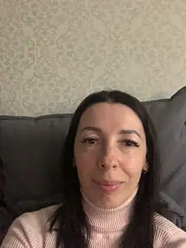 Snapshot of ViollaXlove chatting on October 2025 09:05:02 AM ViollaXlove online show from October 2025 09:05:02 AM