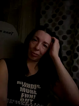 Snapshot of ViollaXlove chatting on October 2025 06:45:02 PM ViollaXlove online show from October 2025 06:45:02 PM