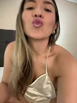 Snapshot of Mariana_gom chatting on July 2026 02:21:01 PM Mariana gom online show from July 2026 02:21:01 PM