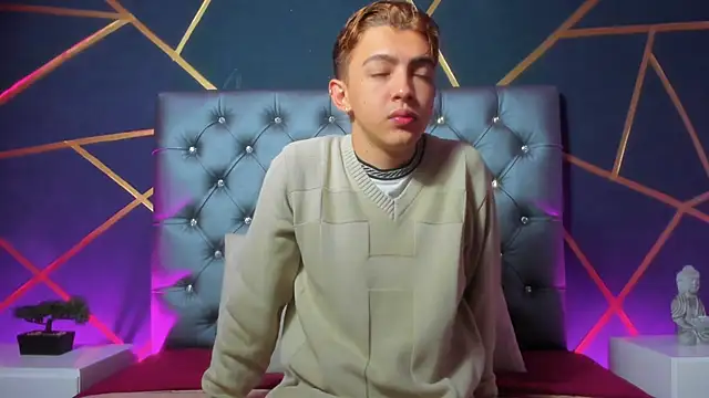 Lian Miller1  online show from October 2025 12:28:01 PM