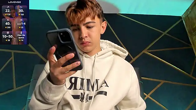 Lian Miller1  online show from December 2025 12:10:01 PM