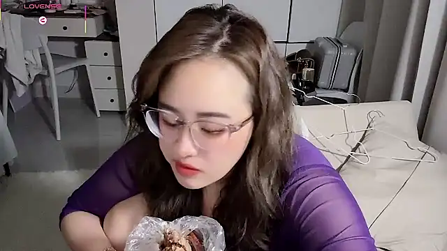 NEWONETO online show from May 2026 12:34:01 PM