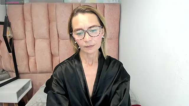 Issa Milf   online show from April 2026 07:58:01 PM