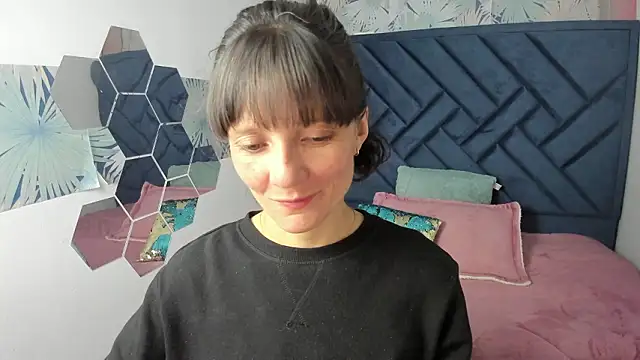 Valery More   online show from February 2026 12:15:01 PM