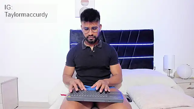 Snapshot of Taylormaccurdy_ chatting on January 2026 02:08:02 PM Taylormaccurdy online show from January 2026 02:08:02 PM