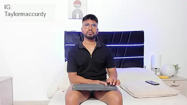 Snapshot of Taylormaccurdy_ chatting on January 2026 02:10:01 PM Taylormaccurdy online show from January 2026 02:10:01 PM